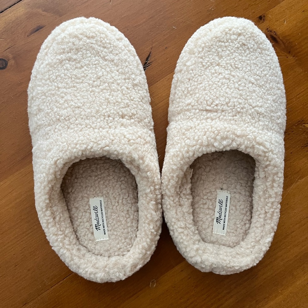 Madewell Sherpa Slippers.  Never worn. Perfect condition, tags got thrown away